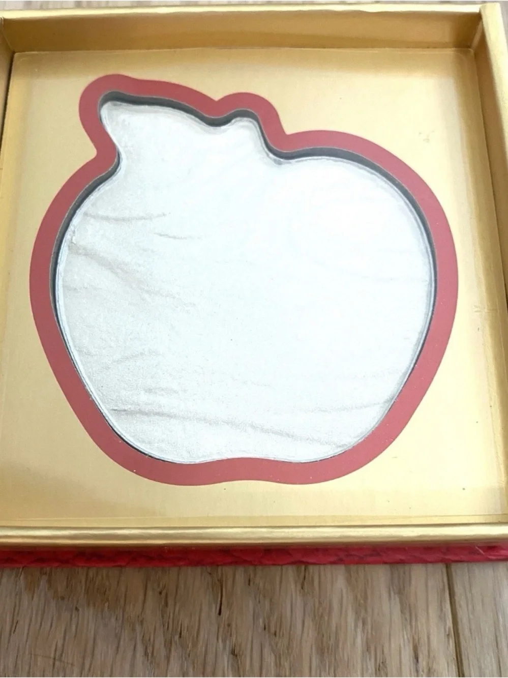 I ❤️ Revolution x Disney Storybook Highlighter Palette - Snow White